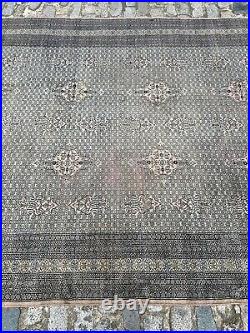 A CHARMING OLD HANDMADE TRADITIONAL PAKISTANI WOOL ON COTTON RUG(273 x 196 cm)X A CHARMING OLD HANDMADE TRADITIONAL PAKISTANI WOOL ON COTTON RUG(273 x 196 cm)X