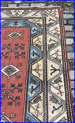 A CHARMING OLD HANDMADE TRADITIONAL TURKISH WOOL ON COTTON RUG (190 X 127 cm)X