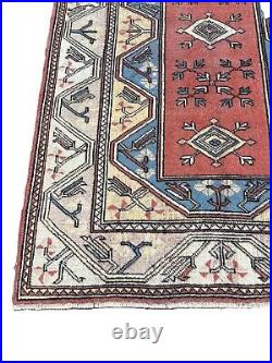 A CHARMING OLD HANDMADE TRADITIONAL TURKISH WOOL ON COTTON RUG (190 X 127 cm)X