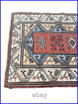 A CHARMING OLD HANDMADE TRADITIONAL TURKISH WOOL ON COTTON RUG (190 X 127 cm)X