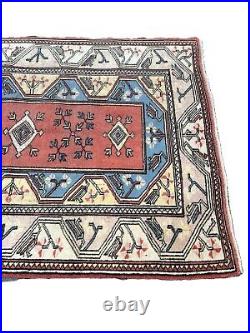 A CHARMING OLD HANDMADE TRADITIONAL TURKISH WOOL ON COTTON RUG (190 X 127 cm)X