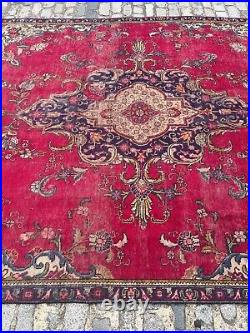 A SENSATIONAL OLD HANDMADE TRADITIONAL AZERBAIJAN ORIENTAL RUG (310 x 219 cm) A SENSATIONAL OLD HANDMADE TRADITIONAL AZERBAIJAN ORIENTAL RUG (310 x 219 cm)
