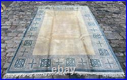 A SENSATIONAL OLD HANDMADE TRADITIONAL MOROCCAN ORIENTAL RUG (291 x 200 cm) A SENSATIONAL OLD HANDMADE TRADITIONAL MOROCCAN ORIENTAL RUG (291 x 200 cm)