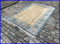 A SENSATIONAL OLD HANDMADE TRADITIONAL MOROCCAN ORIENTAL RUG (291 x 200 cm) A SENSATIONAL OLD HANDMADE TRADITIONAL MOROCCAN ORIENTAL RUG (291 x 200 cm)