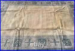 A SENSATIONAL OLD HANDMADE TRADITIONAL MOROCCAN ORIENTAL RUG (291 x 200 cm) A SENSATIONAL OLD HANDMADE TRADITIONAL MOROCCAN ORIENTAL RUG (291 x 200 cm)