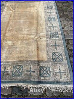 A SENSATIONAL OLD HANDMADE TRADITIONAL MOROCCAN ORIENTAL RUG (291 x 200 cm) A SENSATIONAL OLD HANDMADE TRADITIONAL MOROCCAN ORIENTAL RUG (291 x 200 cm)