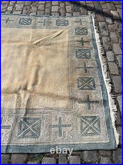 A SENSATIONAL OLD HANDMADE TRADITIONAL MOROCCAN ORIENTAL RUG (291 x 200 cm) A SENSATIONAL OLD HANDMADE TRADITIONAL MOROCCAN ORIENTAL RUG (291 x 200 cm)