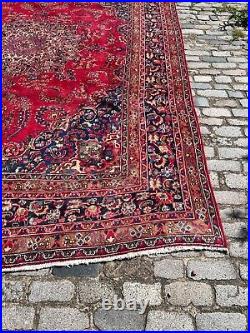 A SPECTACULAR OLD HANDMADE TRADITIONAL ORIENTAL WOOL CARPET (392 x 308 cm)