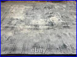 A SPLENDID OLD TRADITIONAL MACHINE MADE ORIENTAL RUG (350 x 247 cm) A SPLENDID OLD TRADITIONAL MACHINE MADE ORIENTAL RUG (350 x 247 cm)