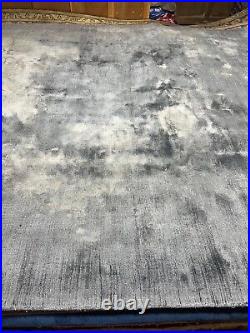 A SPLENDID OLD TRADITIONAL MACHINE MADE ORIENTAL RUG (350 x 247 cm) A SPLENDID OLD TRADITIONAL MACHINE MADE ORIENTAL RUG (350 x 247 cm)