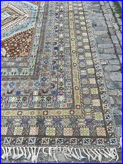 A STYLISH ANTIQUE HANDMADE TURKISH WOOL ON COTTON CARPET. (400 X 300 cm) A STYLISH ANTIQUE HANDMADE TURKISH WOOL ON COTTON CARPET. (400 X 300 cm)