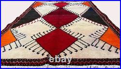 A STYLISH OLD HANDMADE TRADITIONAL ORIENTAL WOOL ON COTTON RUG. (225 X 150 cm) A STYLISH OLD HANDMADE TRADITIONAL ORIENTAL WOOL ON COTTON RUG. (225 X 150 cm)
