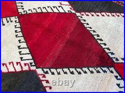 A STYLISH OLD HANDMADE TRADITIONAL ORIENTAL WOOL ON COTTON RUG. (225 X 150 cm)