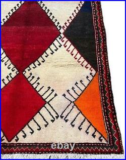 A STYLISH OLD HANDMADE TRADITIONAL ORIENTAL WOOL ON COTTON RUG. (225 X 150 cm)