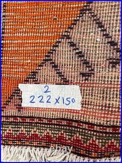 A STYLISH OLD HANDMADE TRADITIONAL ORIENTAL WOOL ON COTTON RUG. (225 X 150 cm)