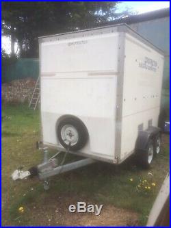 Box trailer tow a van size 8 L x 5 W x 6 H