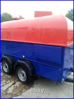 Box trailer with lifting lid