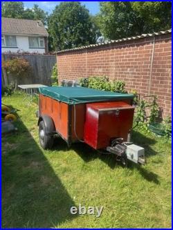 Braked Camping Trailer With Battery Charging Braked Camping Trailer With Battery Charging