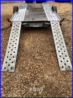 Car transporter trailer