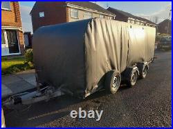 Car transporter trailer, enclosed