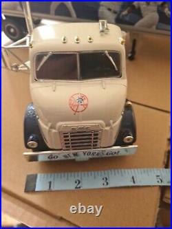 GREAT DANE TRAILERS Truck & Trailer NEW YORK YANKEES RARE DAMAGE TO CAB 20