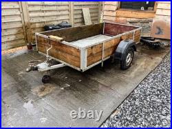 Medium Trailer (Able to carry 8' x 4' boards)