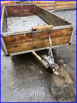 Medium Trailer (Able to carry 8' x 4' boards)