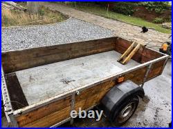 Medium Trailer (Able to carry 8' x 4' boards)