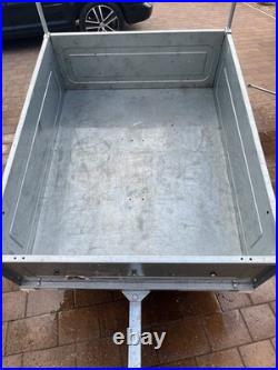 Single Axle Trailer with Two Spare Wheels for Sale Used