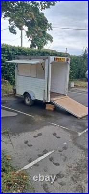 Small Trailer With Hatch