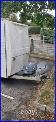 Small Trailer With Hatch