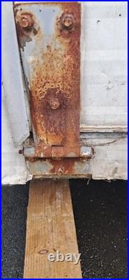 Small Trailer With Hatch