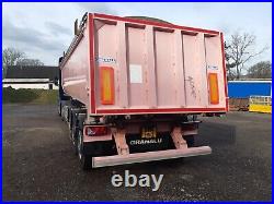 Tipping trailer commercial vehicle