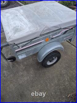 Titan Trailer 110x90