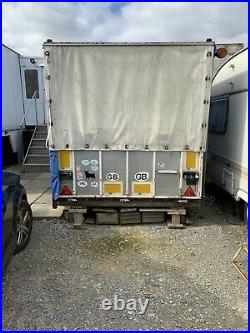Twin Axle Trailer With Curtain Sider Body