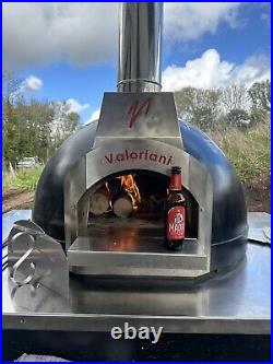 Wood fired pizza trailer (Valoriani Italian oven)